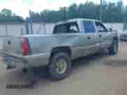 2002 Chevrolet Silverado 1500HD LS z VIN 1GCGK13U52F227116, wystawiony jako IAAI lot #42382447 z przebiegiem 305 548 mil mil oraz . Historia ofert i sprzedaży dostępna na DreamBid. Obrazek 4.