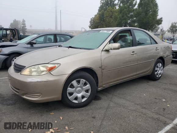 2004 Toyota Camry LE с VIN JTDBE32K540245988, выставлен на аукционе Copart как лот 85377585 с пробегом 137 147 миль миль и Списание • Salvage title. История ставок и продаж доступна на DreamBid. Изображение 1.