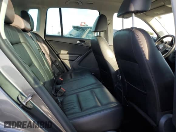 2016 Volkswagen Tiguan S с VIN WVGAV7AX4GW580849, выставлен на аукционе Copart как лот 82658425 с пробегом 106 925 миль миль и Чистый • Clean title. История ставок и продаж доступна на DreamBid. Изображение 11.