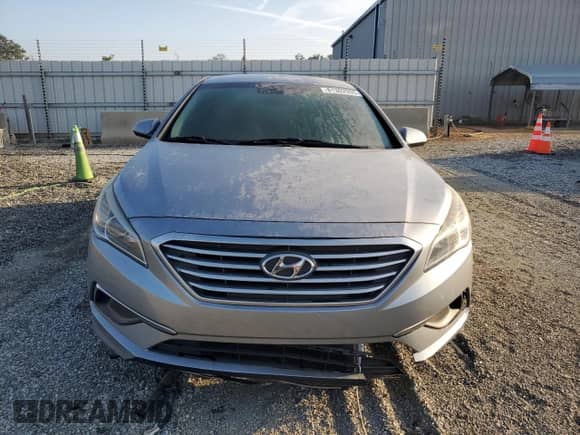 2017 Hyundai Sonata SE z VIN 5NPE24AF6HH570643, wystawiony jako Copart lot #81302935 z przebiegiem 108 167 mil mil oraz Szkoda całkowita • Salvage title. Historia ofert i sprzedaży dostępna na DreamBid. Obrazek 5.