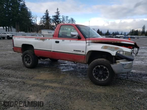 1995 Dodge 2500 z VIN 1B7KF26W1SS224173, wystawiony jako Copart lot #45340245 z przebiegiem 304 604 mil mil oraz Szkoda całkowita • Salvage title. Historia ofert i sprzedaży dostępna na DreamBid. Obrazek 4.