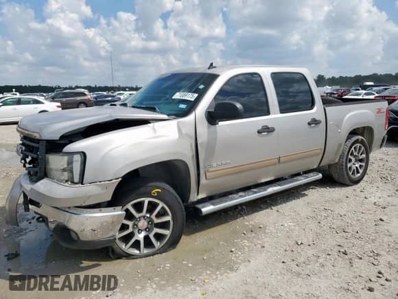 2007 GMC Sierra 1500 SLE2 with VIN 2GTEC13J871520873, listed as a Copart auction lot 71089175 with 130,379 mi miles and Salvage title. Bid and sale history available at DreamBid. Image 1.