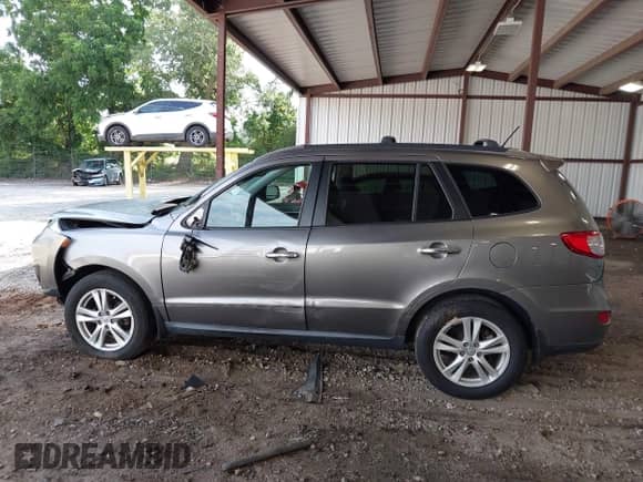 2011 Hyundai Santa Fe Limited with VIN 5XYZKDAG7BG027228, listed as a IAAI auction lot 42704856 with 139,174 mi miles and . Bid and sale history available at DreamBid. Image 14.