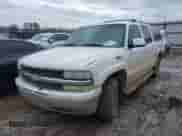 2001 Chevrolet Suburban LS z VIN 1GNFK16TX1J171899, wystawiony jako IAAI lot #41394260 z przebiegiem 263 120 mil mil oraz . Historia ofert i sprzedaży dostępna na DreamBid. Obrazek 2.