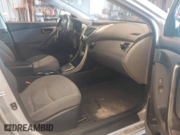 2011 Hyundai Elantra GLS z VIN KMHDH4AE5BU143075, wystawiony jako IAAI lot #42854793 z przebiegiem 125 307 mil mil oraz . Historia ofert i sprzedaży dostępna na DreamBid. Obrazek 5.