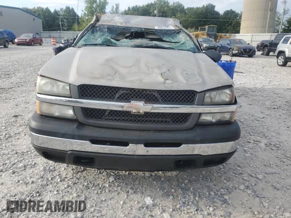 2005 Chevrolet Silverado 1500 z VIN 1GCEC14X75Z302382, wystawiony jako Copart lot #68859405 z przebiegiem Nie podano mil oraz Czysty tytuł • Clean title. Historia ofert i sprzedaży dostępna na DreamBid. Obrazek 5.