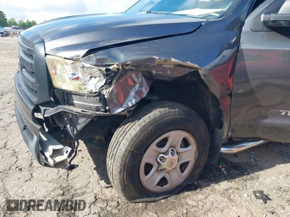 2012 Toyota Tundra z VIN 5TFRU5F14CX026640, wystawiony jako IAAI lot #42994627 z przebiegiem 310 619 mil mil oraz . Historia ofert i sprzedaży dostępna na DreamBid. Obrazek 6.