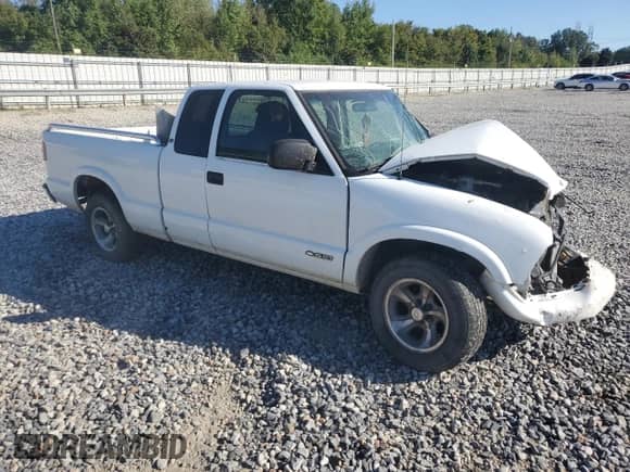 2003 Chevrolet S-10 LS с VIN 1GCCS19H438127572, выставлен на аукционе Copart как лот 81989645 с пробегом Не указан миль и Списание • Salvage title. История ставок и продаж доступна на DreamBid. Изображение 4.