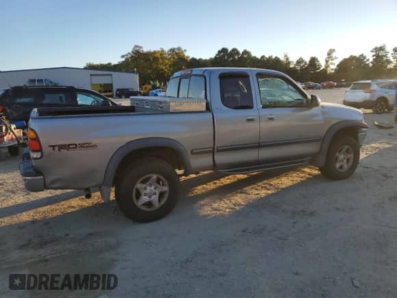 2001 Toyota Tundra SR5 with VIN 5TBBT44151S197765, listed as a Copart auction lot 87004715 with 266,710 mi miles and Clean title. Bid and sale history available at DreamBid. Image 3.