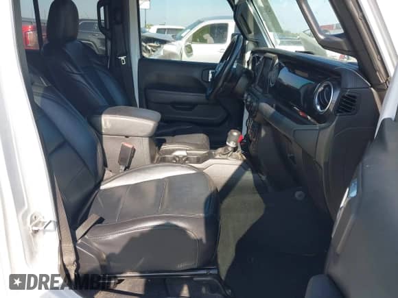 2021 Jeep Wrangler Unlimited Sahara Altitude z VIN 1C4HJXEG4MW669454, wystawiony jako IAAI lot #42563303 z przebiegiem 111 535 mil mil oraz . Historia ofert i sprzedaży dostępna na DreamBid. Obrazek 5.