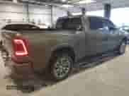 2020 Ram 1500 Laramie z VIN 1C6SRFRT9LN347033, wystawiony jako Copart lot #66553815 z przebiegiem 34 764 mil mil oraz Szkoda całkowita • Salvage title. Historia ofert i sprzedaży dostępna na DreamBid. Obrazek 3.