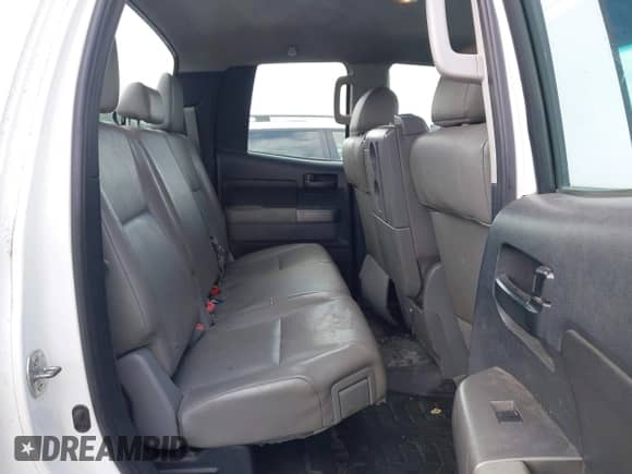 2012 Toyota Tundra z VIN 5TFRU5F10CX026554, wystawiony jako IAAI lot #43010233 z przebiegiem 221 656 mil mil oraz . Historia ofert i sprzedaży dostępna na DreamBid. Obrazek 8.