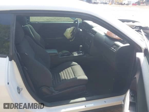 2013 Dodge Challenger R/T Plus z VIN 2C3CDYBT8DH535302, wystawiony jako IAAI lot #43237566 z przebiegiem 91 939 mil mil oraz . Historia ofert i sprzedaży dostępna na DreamBid. Obrazek 5.