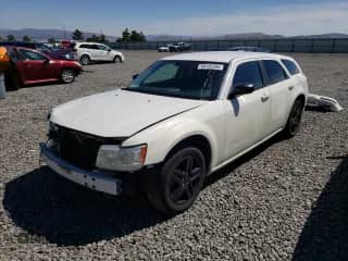 2008 Dodge Magnum with VIN 2D4FV47T78H168294, listed as a Copart auction lot 66162505 with 137,969 mi miles and Salvage title. Bid and sale history available at DreamBid. Image 1.