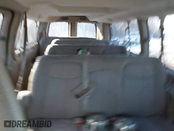 2003 Chevrolet Express Passenger z VIN 1GAHG39U231165089, wystawiony jako IAAI lot #41413683 z przebiegiem 336 569 mil mil oraz . Historia ofert i sprzedaży dostępna na DreamBid. Obrazek 8.