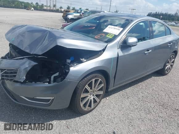 2017 Volvo S60 Inscription с VIN LYV402HKXHB126979, выставлен на аукционе IAAI как лот 42470950 с пробегом 4 064 миль миль и . История ставок и продаж доступна на DreamBid. Изображение 16.