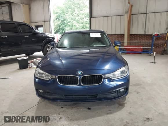 2018 BMW 3 Series 320i xDrive z VIN WBA8A3C57JA499543, wystawiony jako IAAI lot #43032701 z przebiegiem 221 751 mil mil oraz . Historia ofert i sprzedaży dostępna na DreamBid. Obrazek 12.