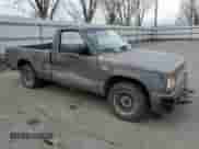 1988 Chevrolet S-10 z VIN 1GCBS14E1J2210255, wystawiony jako Copart lot #47160765 z przebiegiem 177 999 mil mil oraz Szkoda całkowita • Salvage title. Historia ofert i sprzedaży dostępna na DreamBid. Obrazek 4.