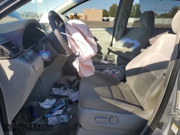 2008 Honda Odyssey EX z VIN 5FNRL38488B095766, wystawiony jako Copart lot #82385925 z przebiegiem 298 332 mil mil oraz Szkoda całkowita • Salvage title. Historia ofert i sprzedaży dostępna na DreamBid. Obrazek 7.