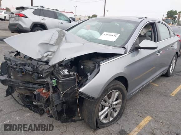 2016 Hyundai Sonata SE z VIN 5NPE24AF2GH361754, wystawiony jako IAAI lot #43549431 z przebiegiem 116 706 mil mil oraz . Historia ofert i sprzedaży dostępna na DreamBid. Obrazek 2.