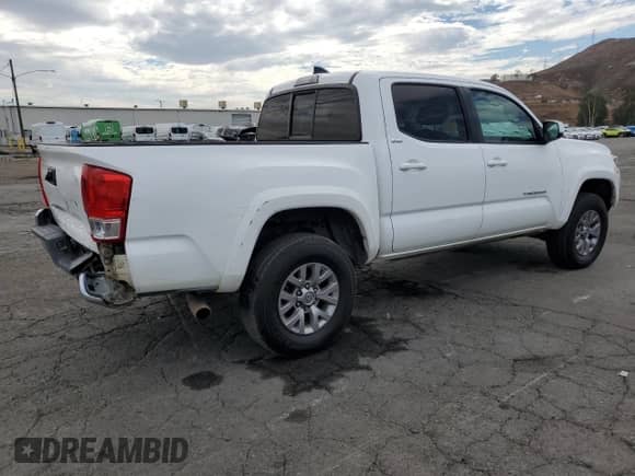 2016 Toyota Tacoma SR5 with VIN 5TFAX5GNXGX053627, listed as a Copart auction lot 82297585 with 80,982 mi miles and Salvage title. Bid and sale history available at DreamBid. Image 3.
