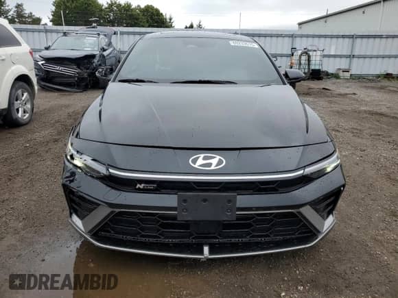 2025 Hyundai Elantra N Line z VIN KMHLR4DF1SU916637, wystawiony jako Copart lot #69233515 z przebiegiem 21 702 mil mil oraz Czysty tytuł • Clean title. Historia ofert i sprzedaży dostępna na DreamBid. Obrazek 5.