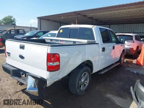 2007 Ford F-150 XLT z VIN 1FTRW12W47KB41987, wystawiony jako IAAI lot #43315296 z przebiegiem 89 783 mil mil oraz . Historia ofert i sprzedaży dostępna na DreamBid. Obrazek 4.