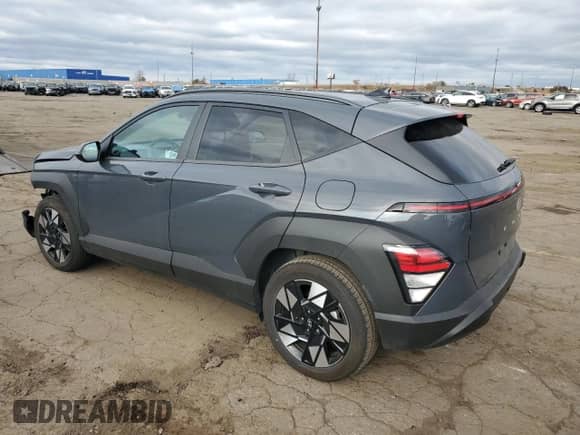 2024 Hyundai Kona SEL z VIN KM8HC3AB5RU052320, wystawiony jako Copart lot #78249704 z przebiegiem 13 386 mil mil oraz Czysty tytuł • Clean title. Historia ofert i sprzedaży dostępna na DreamBid. Obrazek 2.