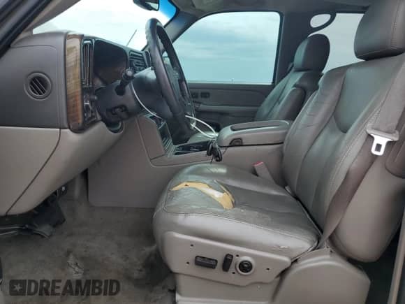 2004 Chevrolet Tahoe LT с VIN 1GNEC13T74R276242, выставлен на аукционе Copart как лот 70556415 с пробегом 177 615 миль миль и Списание • Salvage title. История ставок и продаж доступна на DreamBid. Изображение 7.