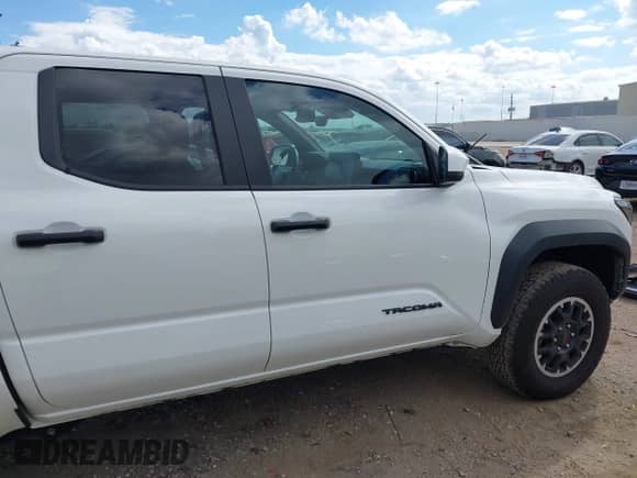 2025 Toyota Tacoma SR with VIN 3TMLB5JN8SM105447, listed as a IAAI auction lot 43487043 with 13,994 mi miles and . Bid and sale history available at DreamBid. Image 13.