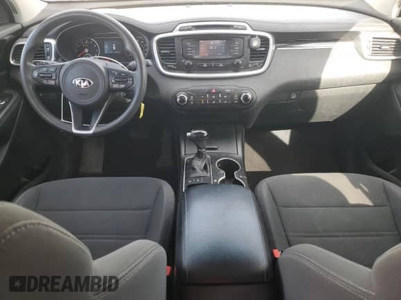 2017 Kia Sorento LX with VIN 5XYPGDA55HG219120, listed as a Copart auction lot 87477975 with 163,572 mi miles and Clean title. Bid and sale history available at DreamBid. Image 8.