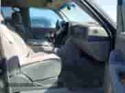 2005 Chevrolet Tahoe Z71 z VIN 1GNEC13T75R269616, wystawiony jako IAAI lot #42529693 z przebiegiem 321 143 mil mil oraz . Historia ofert i sprzedaży dostępna na DreamBid. Obrazek 5.