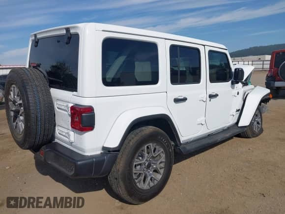 2025 Jeep Wrangler Sahara with VIN 1C4PJXEN9SW609774, listed as a IAAI auction lot 43066469 with 5,016 mi miles and . Bid and sale history available at DreamBid. Image 4.