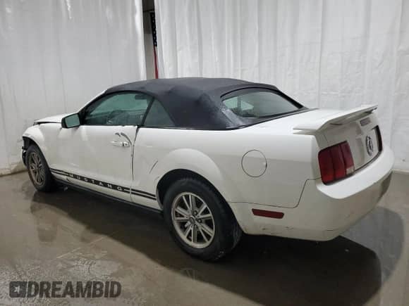 2005 Ford Mustang Deluxe z VIN 1ZVFT84N355189465, wystawiony jako Copart lot #87201965 z przebiegiem 106 661 mil mil oraz Szkoda całkowita • Salvage title. Historia ofert i sprzedaży dostępna na DreamBid. Obrazek 2.