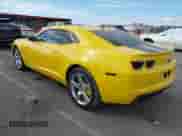 2010 Chevrolet Camaro 2LT z VIN 2G1FC1EV7A9168469, wystawiony jako IAAI lot #43360926 z przebiegiem 108 461 mil mil oraz . Historia ofert i sprzedaży dostępna na DreamBid. Obrazek 3.