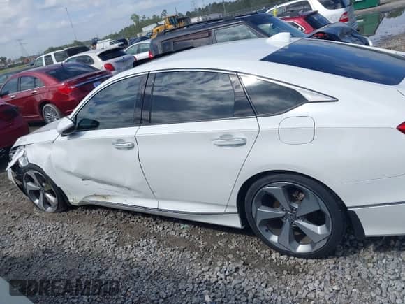 2019 Honda Accord Touring with VIN 1HGCV2F96KA009252, listed as a IAAI auction lot 42003043 with 76,249 mi miles and . Bid and sale history available at DreamBid. Image 14.