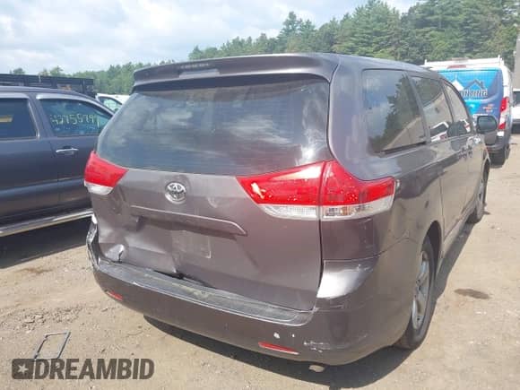 2012 Toyota Sienna с VIN 5TDZK3DC0CS179715, выставлен на аукционе IAAI как лот 42783322 с пробегом 186 457 миль миль и . История ставок и продаж доступна на DreamBid. Изображение 16.