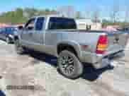 2003 GMC Sierra 1500 SLT z VIN 1GTEK19TX3E107129, wystawiony jako IAAI lot #41747356 z przebiegiem 267 536 mil mil oraz . Historia ofert i sprzedaży dostępna na DreamBid. Obrazek 3.