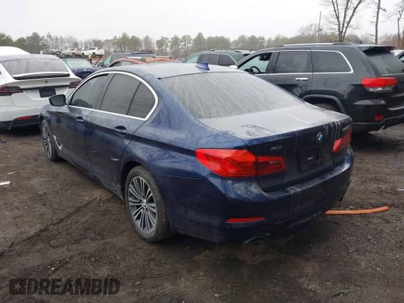 2019 BMW 5 Series 540i xDrive z VIN WBAJE7C51KWW10587, wystawiony jako IAAI lot #41838935 z przebiegiem 85 655 mil mil oraz . Historia ofert i sprzedaży dostępna na DreamBid. Obrazek 3.