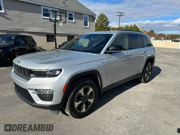 2024 Jeep Grand Cherokee with VIN 1C4RJYB63RC124893, listed as a Copart auction lot 90138765 with 55,721 mi miles and Clean title. Bid and sale history available at DreamBid. Image 1.