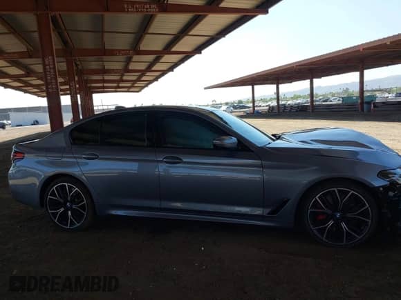 2023 BMW 5 Series 540i z VIN WBA53BJ00PWY07033, wystawiony jako IAAI lot #42421152 z przebiegiem 4 931 mil mil oraz . Historia ofert i sprzedaży dostępna na DreamBid. Obrazek 12.