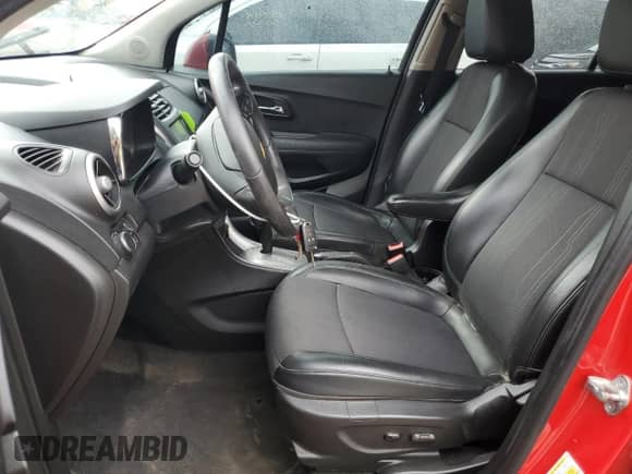 2016 Chevrolet Trax LT z VIN KL7CJPSB4GB751504, wystawiony jako Copart lot #82018265 z przebiegiem 168 016 mil mil oraz Czysty tytuł • Clean title. Historia ofert i sprzedaży dostępna na DreamBid. Obrazek 7.