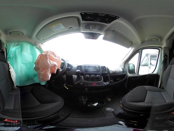 2020 Ram ProMaster z VIN 3C6URVUG1LE113972, wystawiony jako IAAI lot #42729990 z przebiegiem 45 177 mil mil oraz . Historia ofert i sprzedaży dostępna na DreamBid. Obrazek 18.