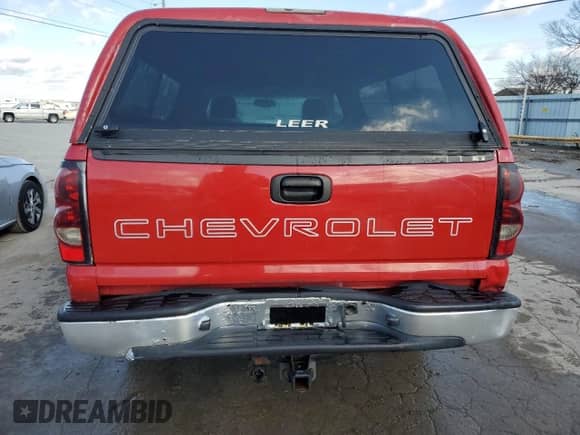 2004 Chevrolet Silverado 1500 LS z VIN 1GCEK14V44E377709, wystawiony jako Copart lot #84438494 z przebiegiem 189 520 mil mil oraz Szkoda całkowita • Salvage title. Historia ofert i sprzedaży dostępna na DreamBid. Obrazek 6.