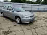 2005 Toyota Camry STD z VIN 4T1BE32K45U951842, wystawiony jako Copart lot #61351355 z przebiegiem Nie podano mil oraz Szkoda całkowita • Salvage title. Historia ofert i sprzedaży dostępna na DreamBid. Obrazek 13.