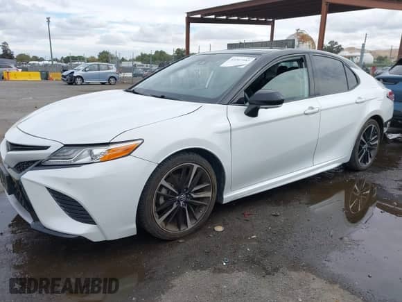 2020 Toyota Camry XSE z VIN 4T1K61AK4LU304860, wystawiony jako IAAI lot #43367482 z przebiegiem 70 312 mil mil oraz . Historia ofert i sprzedaży dostępna na DreamBid. Obrazek 2.