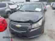 2011 Chevrolet Cruze 1FL z VIN 1G1PE5S99B7224301, wystawiony jako IAAI lot #43384280 z przebiegiem 188 159 mil mil oraz . Historia ofert i sprzedaży dostępna na DreamBid. Obrazek 12.