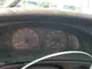 1995 Toyota Camry LE z VIN 4T1GK12E7SU100465, wystawiony jako Copart lot #71009325 z przebiegiem 223 922 mil mil oraz Czysty tytuł • Clean title. Historia ofert i sprzedaży dostępna na DreamBid. Obrazek 9.