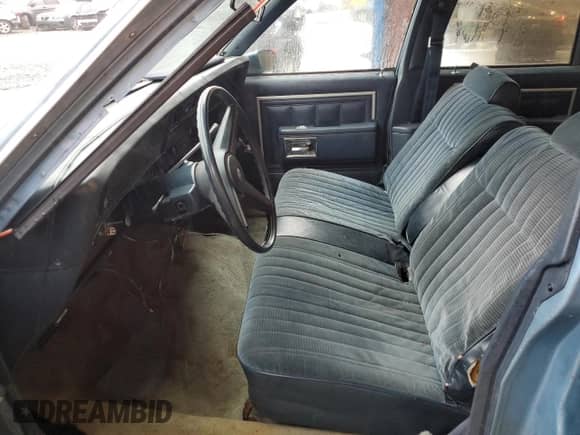 1988 Chevrolet Caprice с VIN 1G1BL51H4JA107607, выставлен на аукционе Copart как лот 43505345 с пробегом 61 354 миль миль и Списание • Salvage title. История ставок и продаж доступна на DreamBid. Изображение 7.