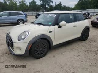 2018 MINI Hardtop Cooper с VIN WMWXP5C53J2G62370, выставлен на аукционе Copart как лот 67790405 с пробегом 106 571 миль миль и Списание • Salvage title. История ставок и продаж доступна на DreamBid. Изображение 1.